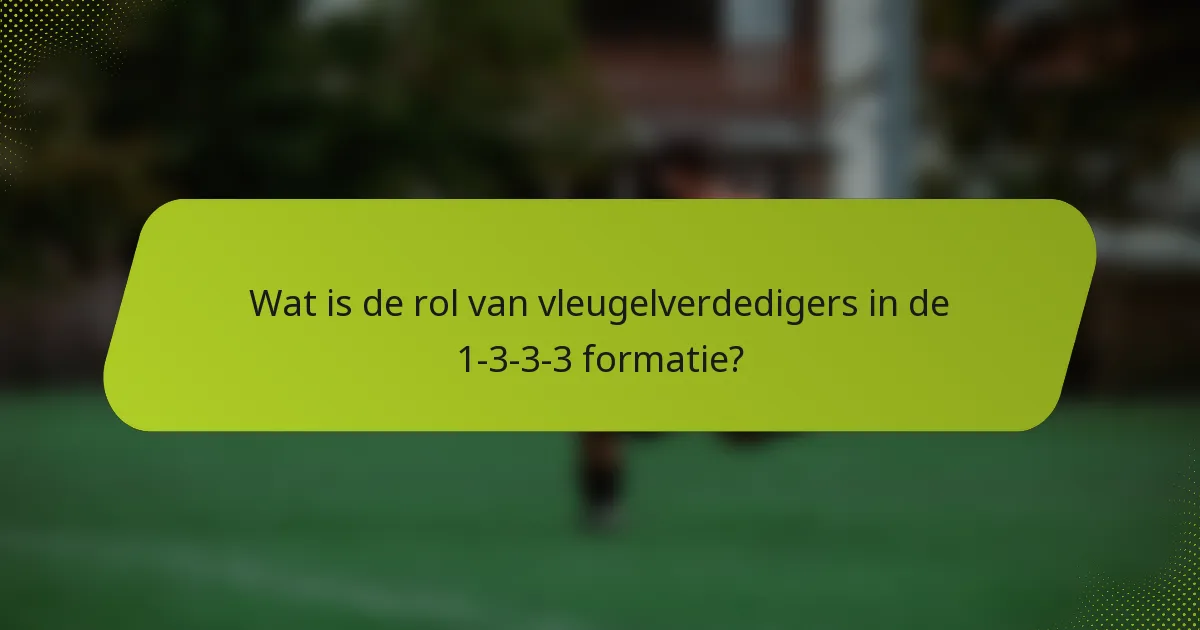 Wat is de rol van vleugelverdedigers in de 1-3-3-3 formatie?